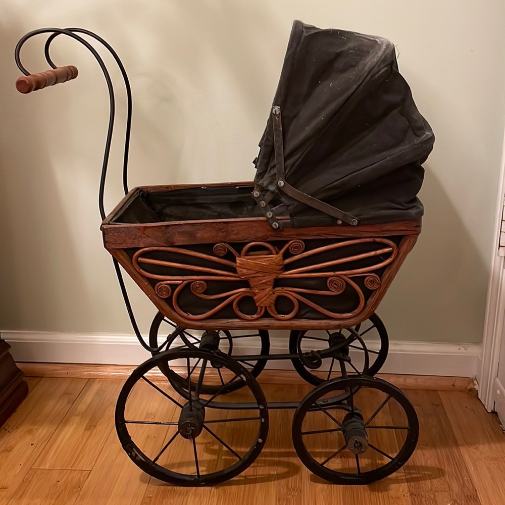 Antique baby doll carriage